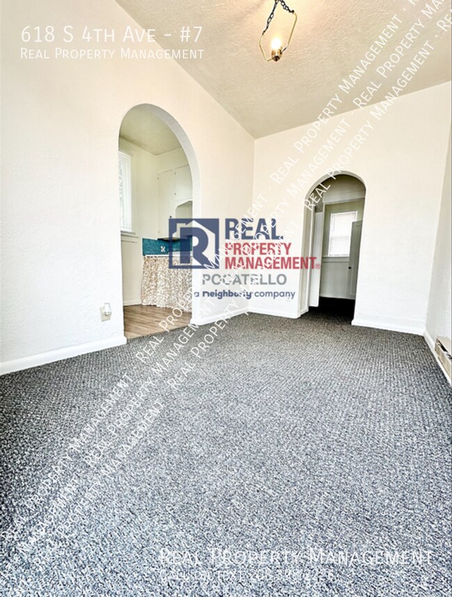 Building Photo - 618 S 4th Ave