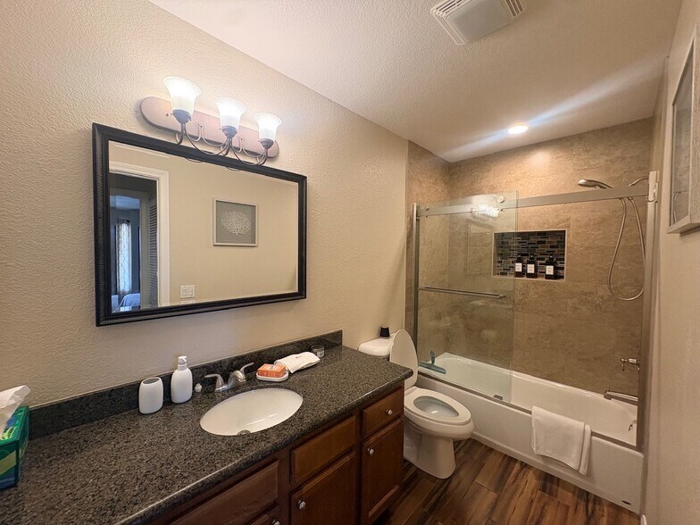 Bathroom - Queen Bedroom - 12665 Camino Mira Del Mar