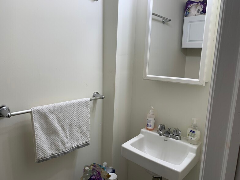 powder room - 1248 Federal St