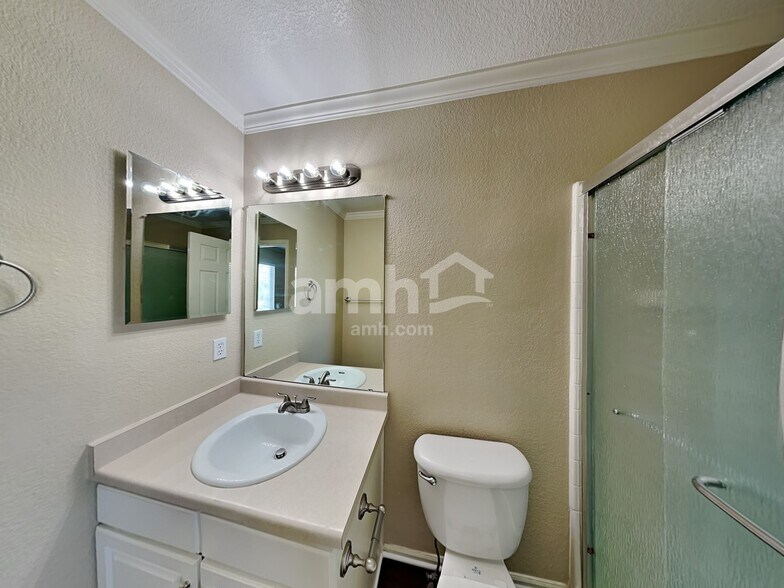 Building Photo - 18660 E 40th Pl