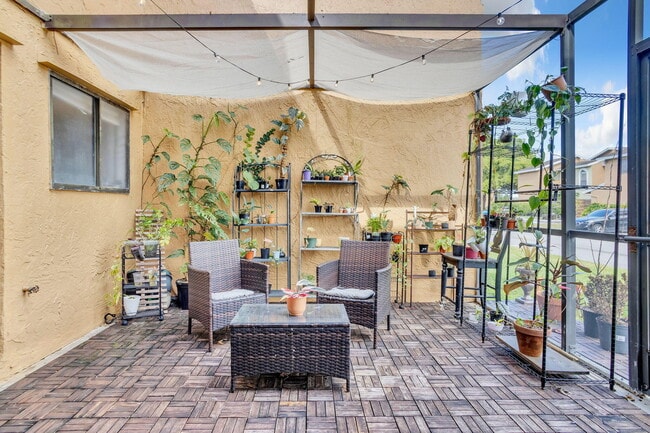 Building Photo - 8033 NW 71st Ct