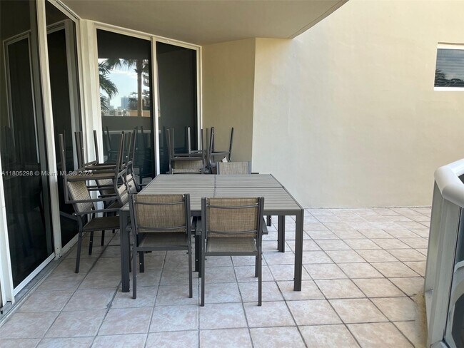 Building Photo - 17555 Collins Ave