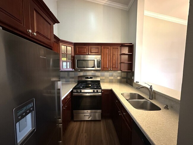 Building Photo - 437 Edpas Rd