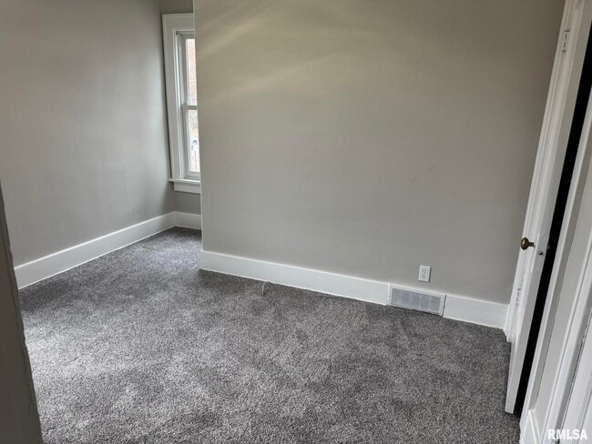 Building Photo - 3122 W Locust St