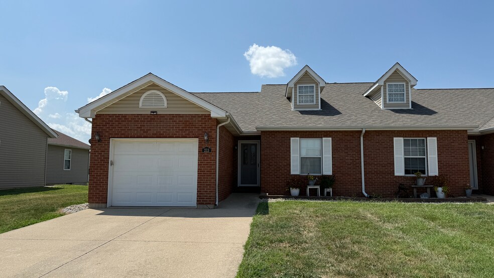 Primary Photo - 213 Mueller Ln