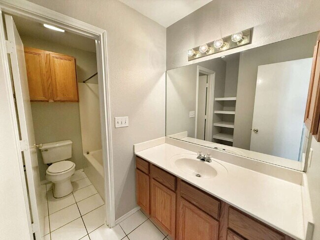 Building Photo - 3 Bedroom, 2 Bath Duplex with Yard Care Pr...