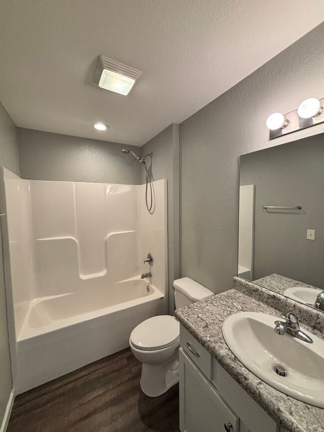 Building Photo - Sevierville 3bd/2.5bth available now!