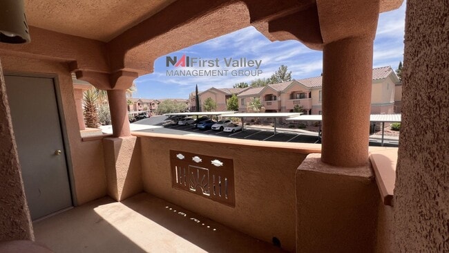 Building Photo - 2 Bedrooms, 2 Baths