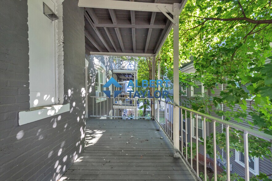 Building Photo - 42 Brackett St