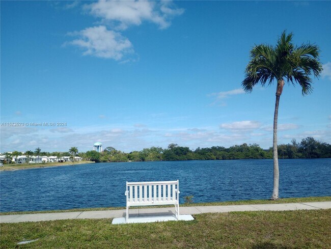 Building Photo - 2309 Park Ln