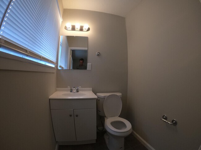 Building Photo - 3256 Suncrest Dr