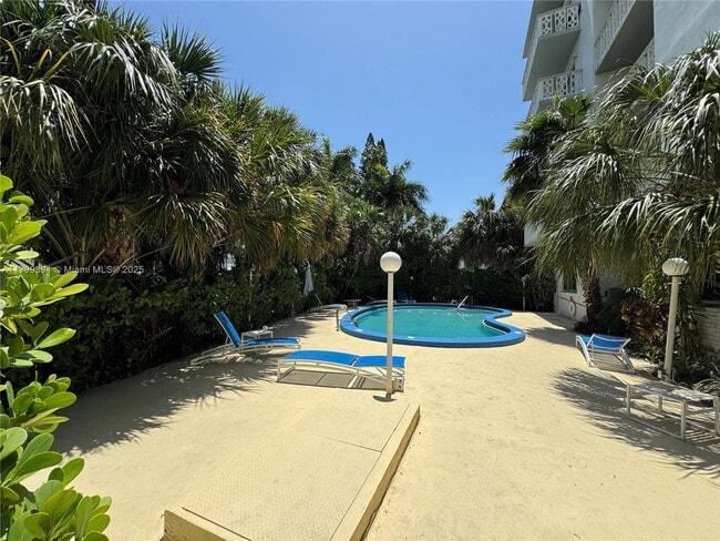 Building Photo - 9700 W Bay Harbor Dr