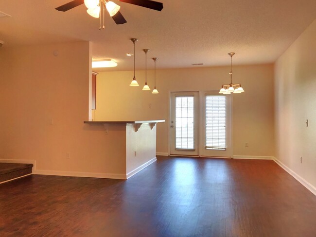 Building Photo - 765 Canyon Oak Loop