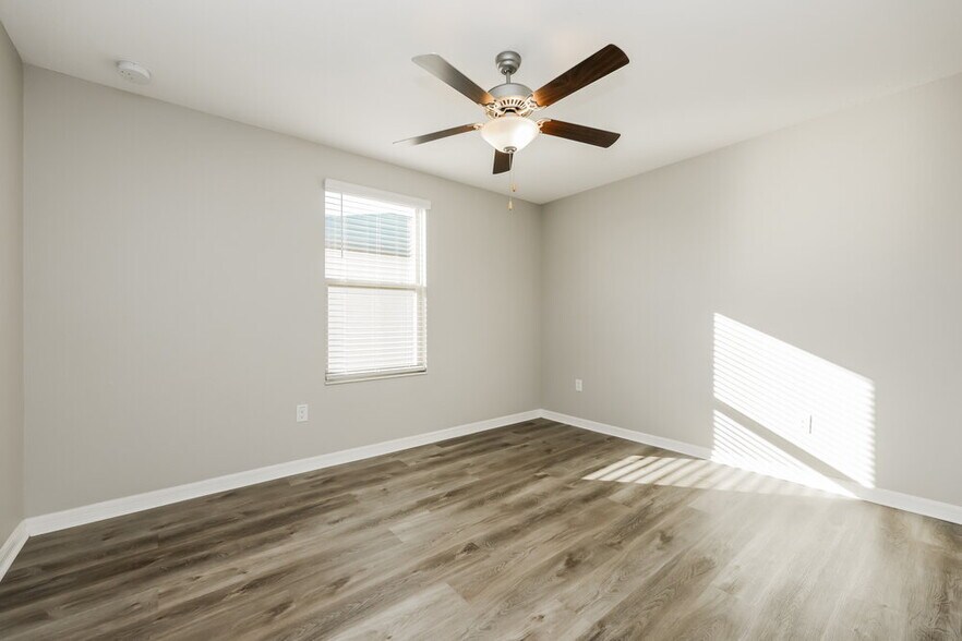 Building Photo - 15425 Broad Brush Dr