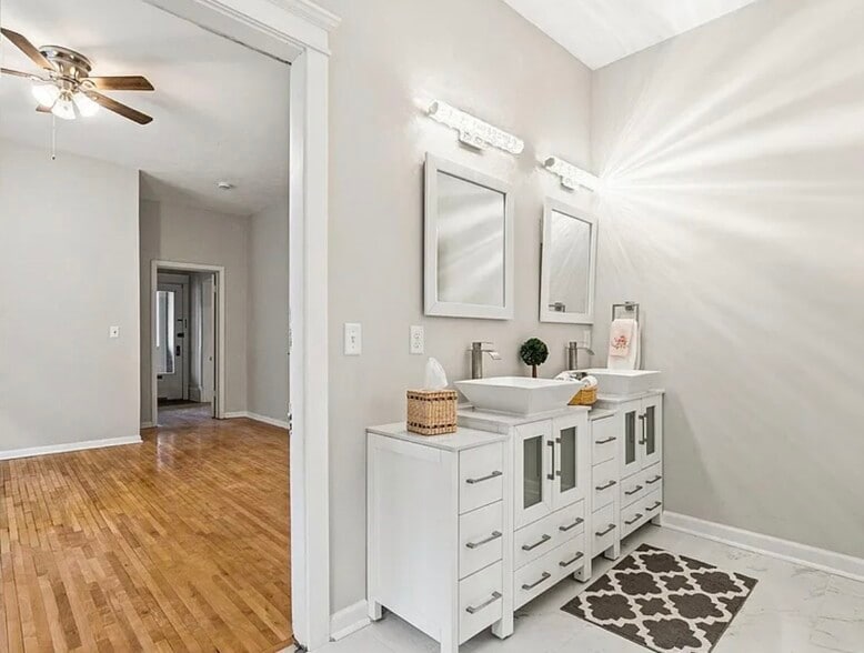 Building Photo - 2416 Harriet Ave