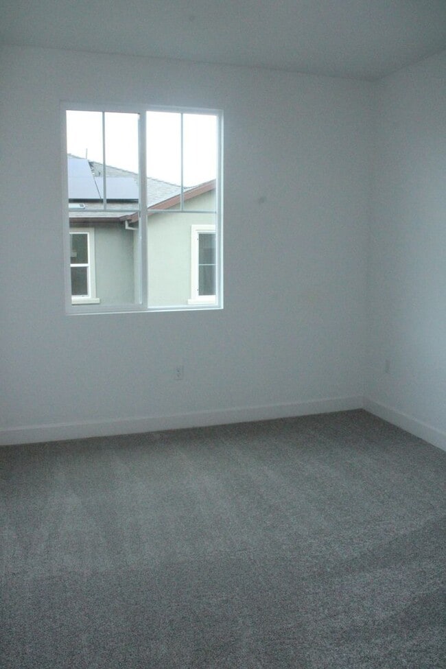 Building Photo - 4 Bedroom / 3 Bath House with Solar in San Marco Community-Close to Bart!