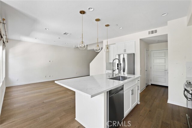 Building Photo - 216 Finch