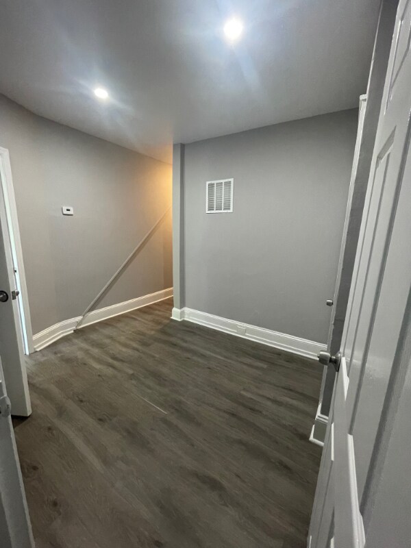 Building Photo - 642 E Indiana Ave