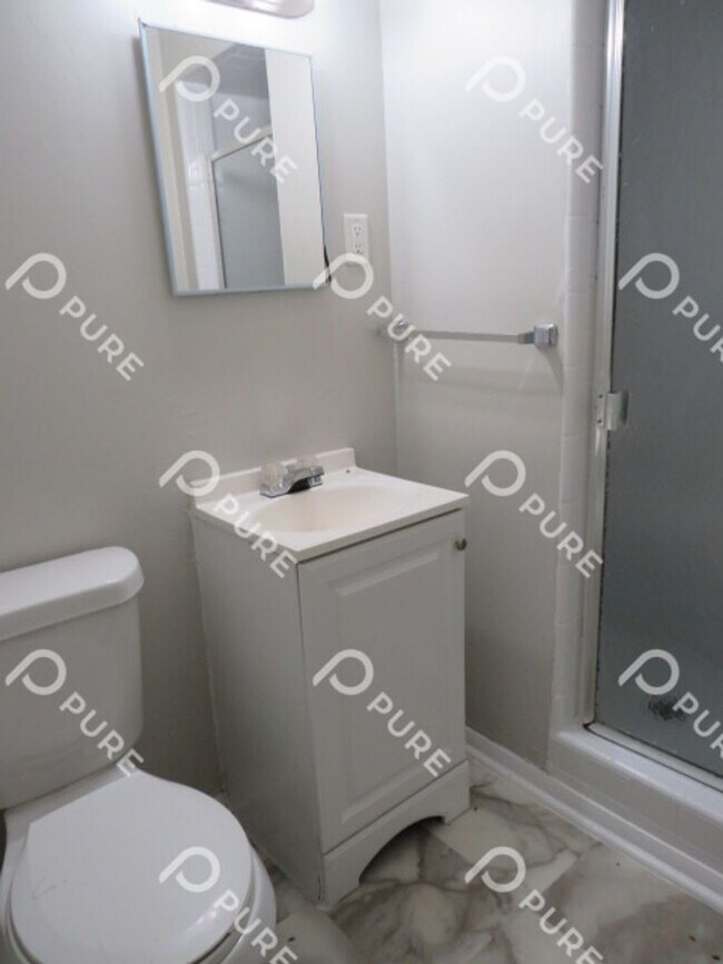 Building Photo - 2217 Linde St NW