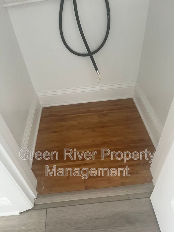 Building Photo - 1789 River Rd