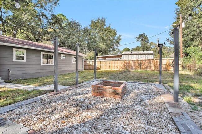 Building Photo - 26424 Leisure Ln