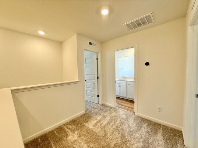 Building Photo - Stunning New Construction 3BD, 2.5BA End U...