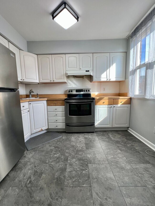 Building Photo - Gorgeous 3-Bedroom Townhome in Ambler! Available NOW! Last Month’s Rent WAIVED up front for quali...