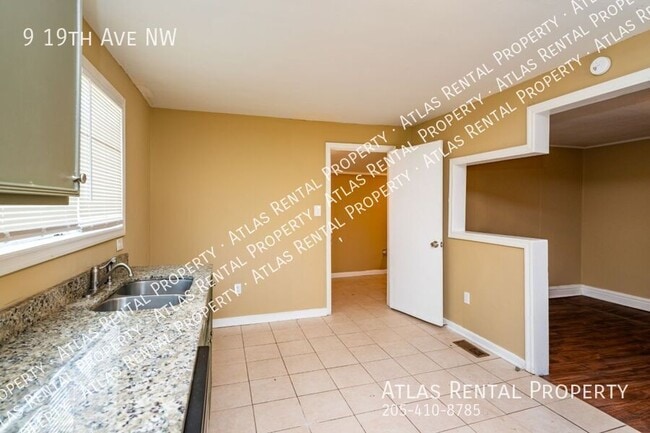 Building Photo - 9 19th Ave NW