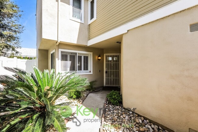 Building Photo - Beautiful Mission Viejo Townhome - Highland Park Community