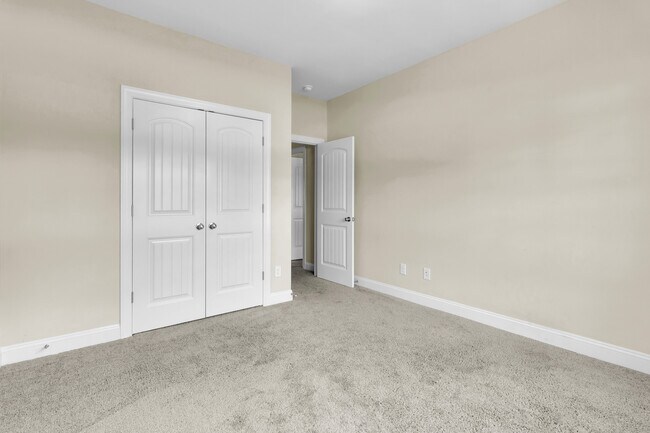 Building Photo - 174 Finch Ln