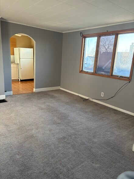 Building Photo - 87 Dempster St