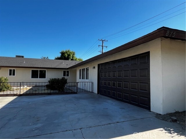 Building Photo - 875 Ponderosa Dr