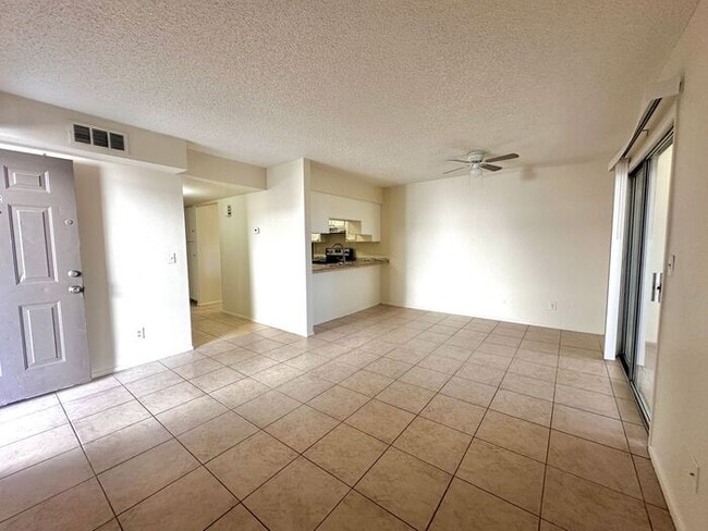 Building Photo - $500 Move In Special!2-bedroom, 1-bath apartment in Mesa, AZ