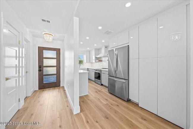 Building Photo - 201 Fifth Ave