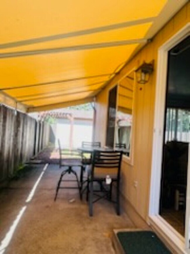 Building Photo - 3-Bedroom, 2-Bath Home Convenient Location...