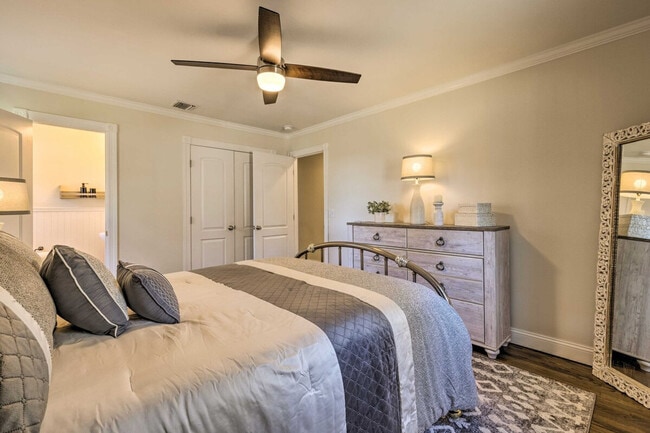 Building Photo - 500 Blossom Bend