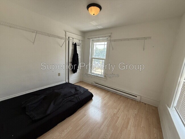 Building Photo - 106 W Stroud St