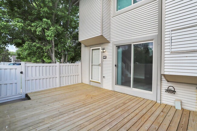 Building Photo - 542 Del Lago Dr