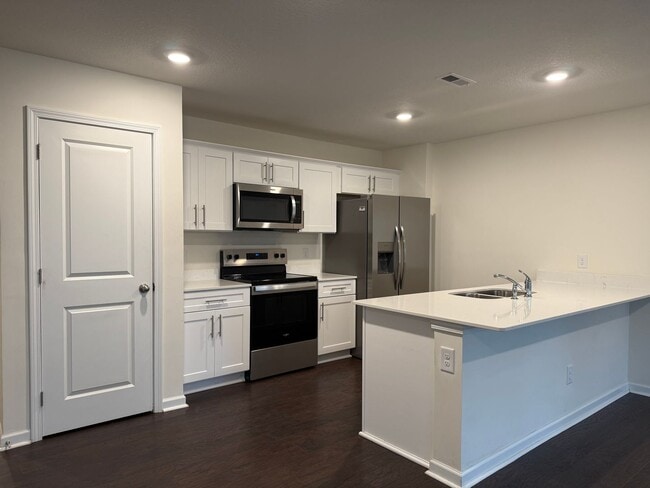 Building Photo - 4 Bedroom 2 Bathroom Home located in Greeneville, TN