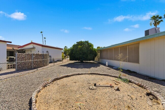 Building Photo - Spacious 3 Bed in Dreamland Villa | Corner Lot + Circular Drive