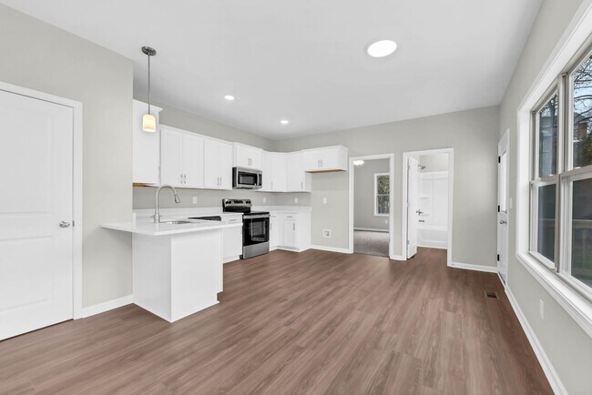 Building Photo - 420 S 2nd St