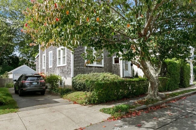 Primary Photo - 42 Almy St