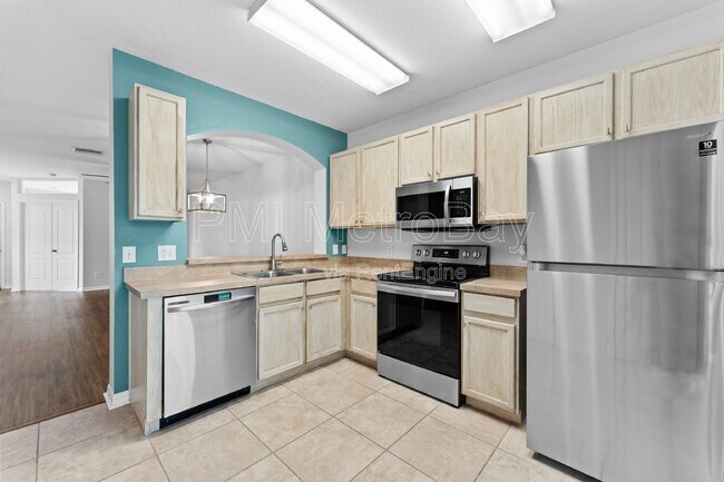 Building Photo - 5873 Fishhawk Ridge Dr