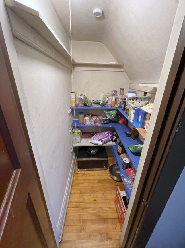 Building Photo - 30 Lathrop St