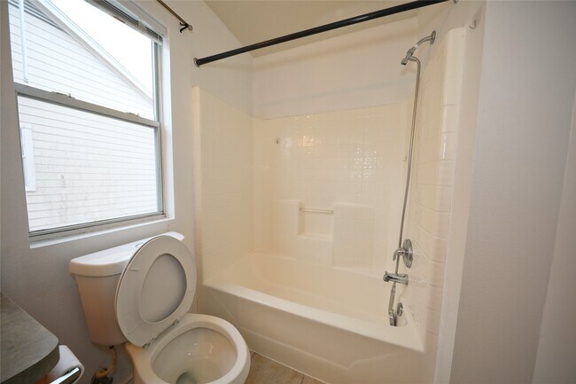 Building Photo - 18851 Sandelford Dr