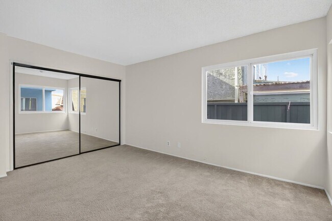 Building Photo - Moonstone