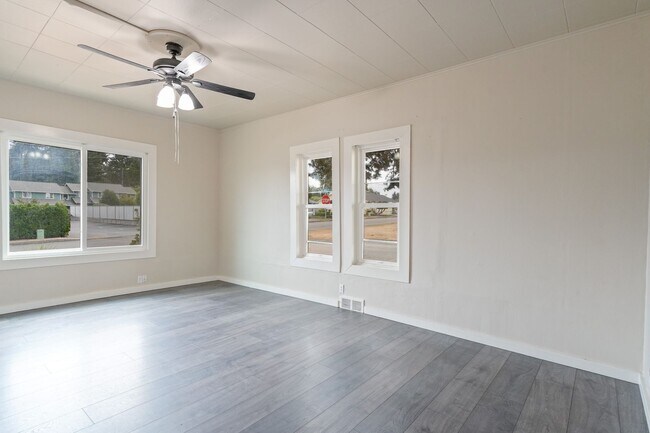 Building Photo - Beautifully Renovated 4-Bedroom Farmhouse on Large Corner Lot in the Heart of Sublimity - Water/S...