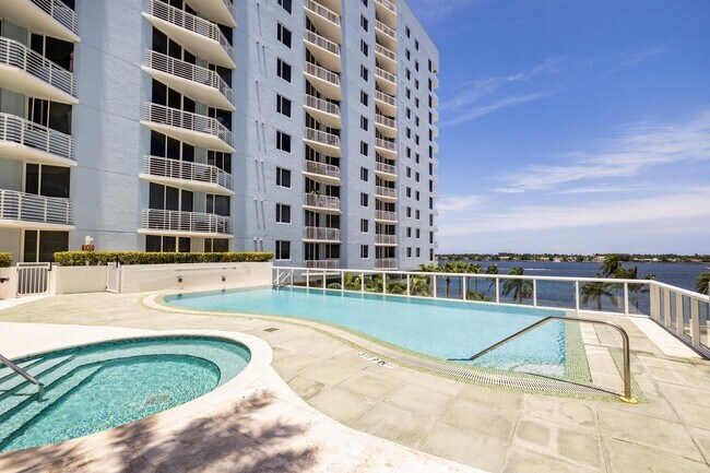 Building Photo - 1551 N Flagler Dr