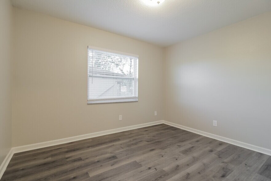 Building Photo - 2426 Sable Dr