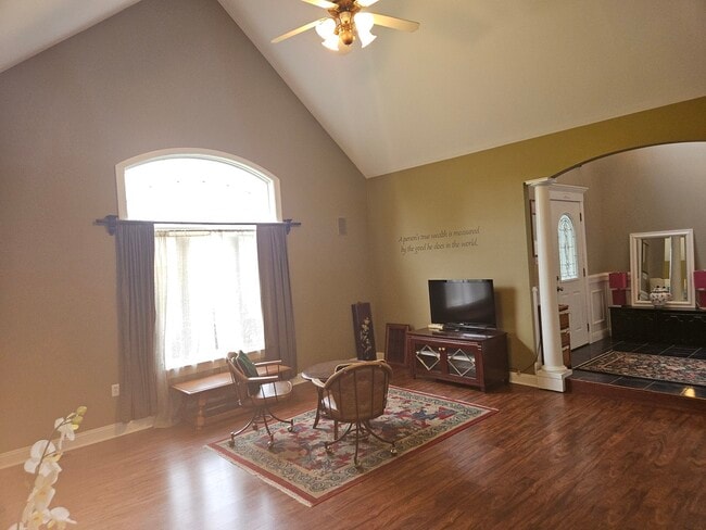 Building Photo - 688 Fox Hollow Ct